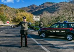 Arpaia. Non si fermano all’alt e gettano la droga dal finestrino: arrestato dopo inseguimento un 43enne, complice fuggito a piedi.