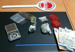 Rocchetta al Volturno / Venafro / Macchiagodena. Controlli antidroga, pusher nella rete dei carabinieri ed altre due persone segnalate: sequestrata droga e denaro contante.