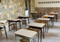 Donne violente. Mamma prende a testate una ragazzina in classe: bullizzava la figlia.