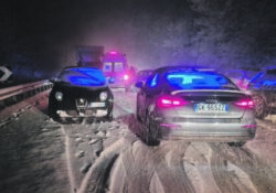 Bojano / Pettoranello del Molise. Maltempo e neve abbondante, automobilisti in trappola per ore lungo la Statale: l’Anas corre ai ripari.