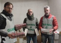 Capua. Operazione anticontrabbando della Guardia di Finanza, arrestato un italiano e sequestrati circa 5 quintali di sigarette di contrabbando.