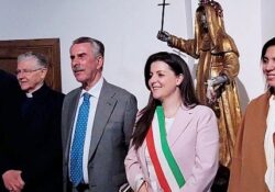 Telese Terme / Viterbo. Anche il sindaco Caporaso alla cerimonia di posizionamento della statua restaurata di Santa Rosa, patrona della città.