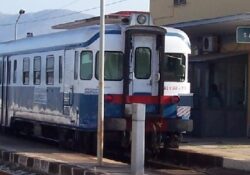 Sant’Angelo in Formis / Capua. Nigeriano sorpreso con titolo di viaggio irregolare, aggredisce capotreno e macchinista: denunciato dai carabinieri.