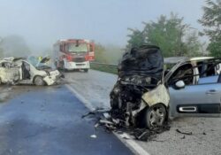 Dugenta. Incidente tra due vetture lunga la Fondovalle Isclero, una di esse prende fuoco: 4 feriti, due sono bambini.