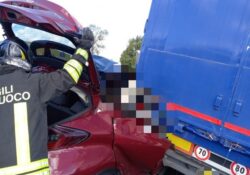 Caserta / Provincia. Incidente tra un’autovettura ed un autotreno lungo l’Autostrada A30 casello Napoli Nord: sul posto i Vigili del Fuoco.