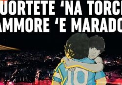 Sabato 25 alle ore 21:00 gli ultras partenopei ricordano Maradona all’esterno dello Stadio intitolato al grande Diego.