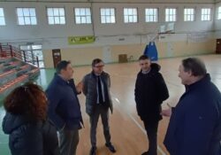 Caserta / Provincia. Montato il primo parquet nella palestra di una scuola della provincia di Caserta.