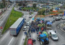 TEANO / CAPUA. Agricoltori, protesta che si allarga anche nel casertano: centinaia i trattori nelle piazze e nelle strade. FOTO e VIDEO.