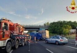 Caserta / Provincia. Incidente lungo l’autostrada A1, furgone tampona altro furgone e 43enne rimane incastrato tra le lamiere: salvato dai Vigili del Fuoco.